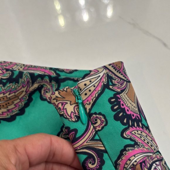 LOFT Women's High Wasted Green Paisley Floral Shorts Sz 2 EUC - Picture 7 of 9